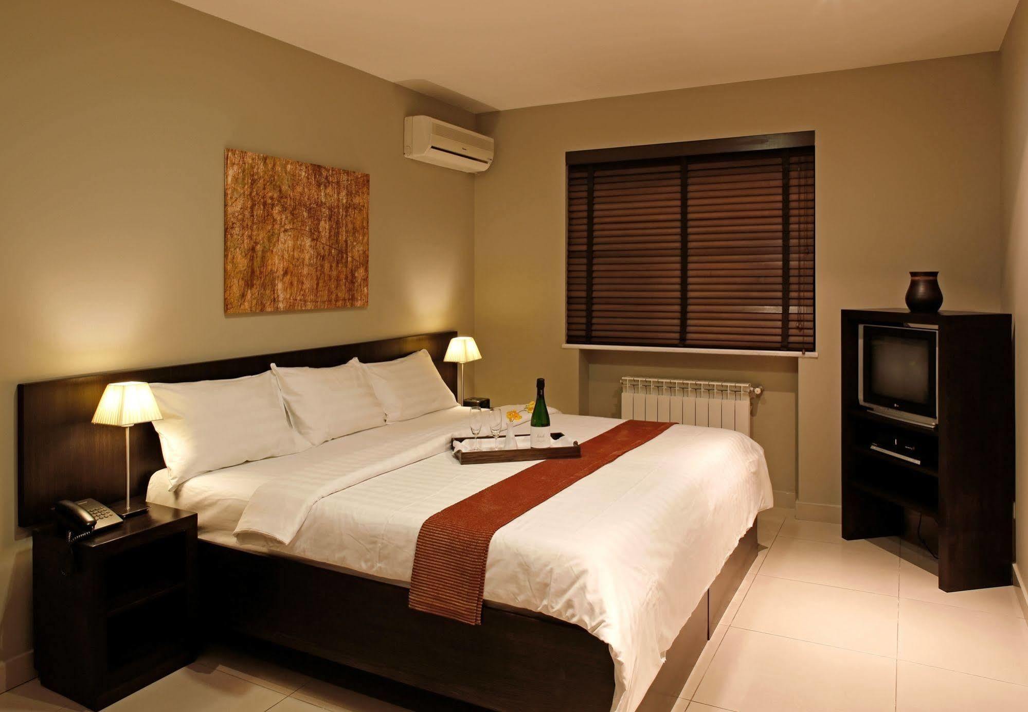 Hotel Meg 예레반 외부 사진